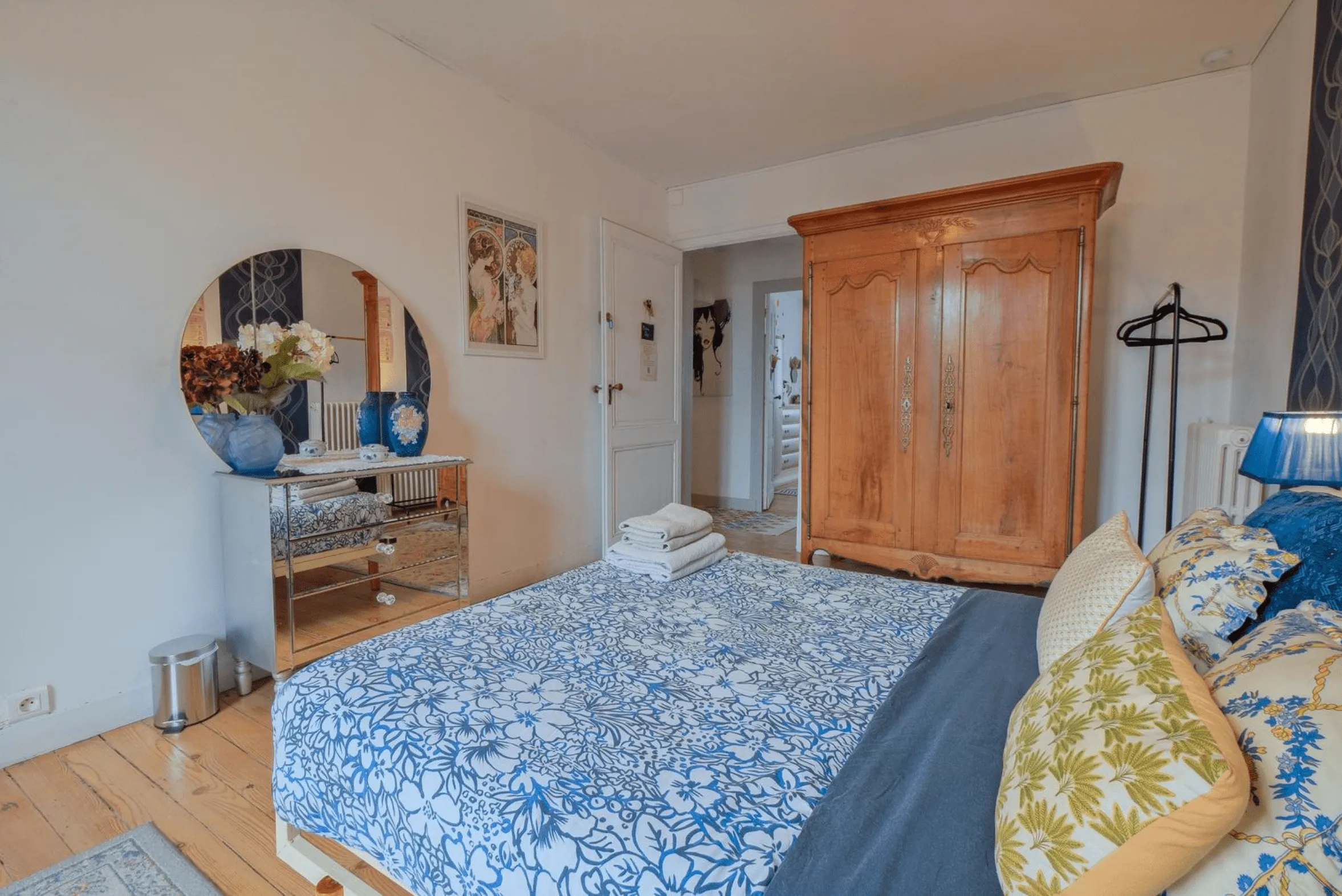 Séjour cosy dans la chambre Bleu Roi, guesthouse abordable à Bergerac