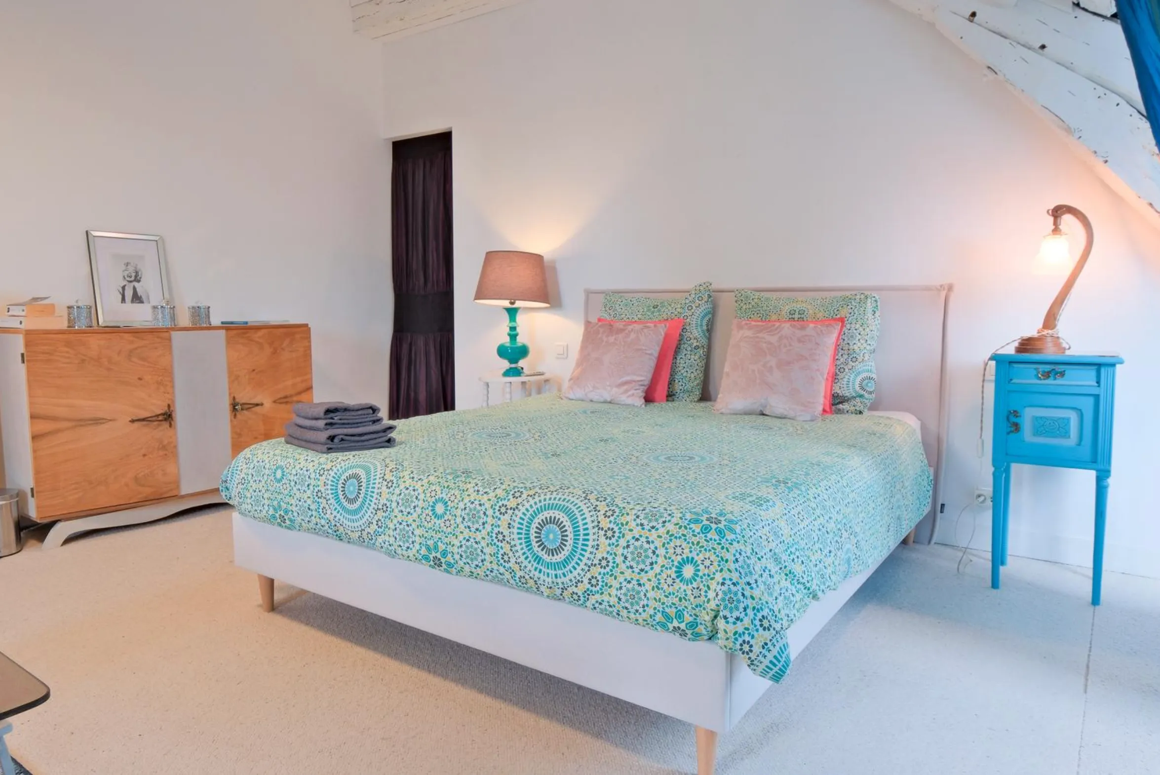 Chambre verte au troisième étage de l'auberge la Maison B à Bergerac