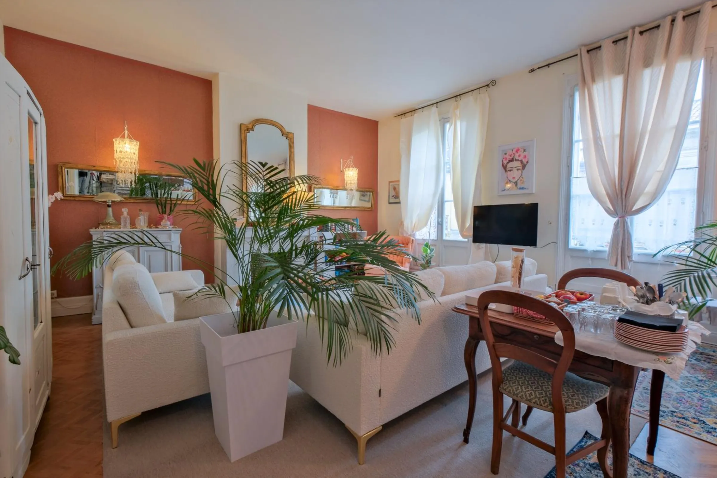 Salle à manger de l’auberge à Bergerac, hébergement pas cher et convivial