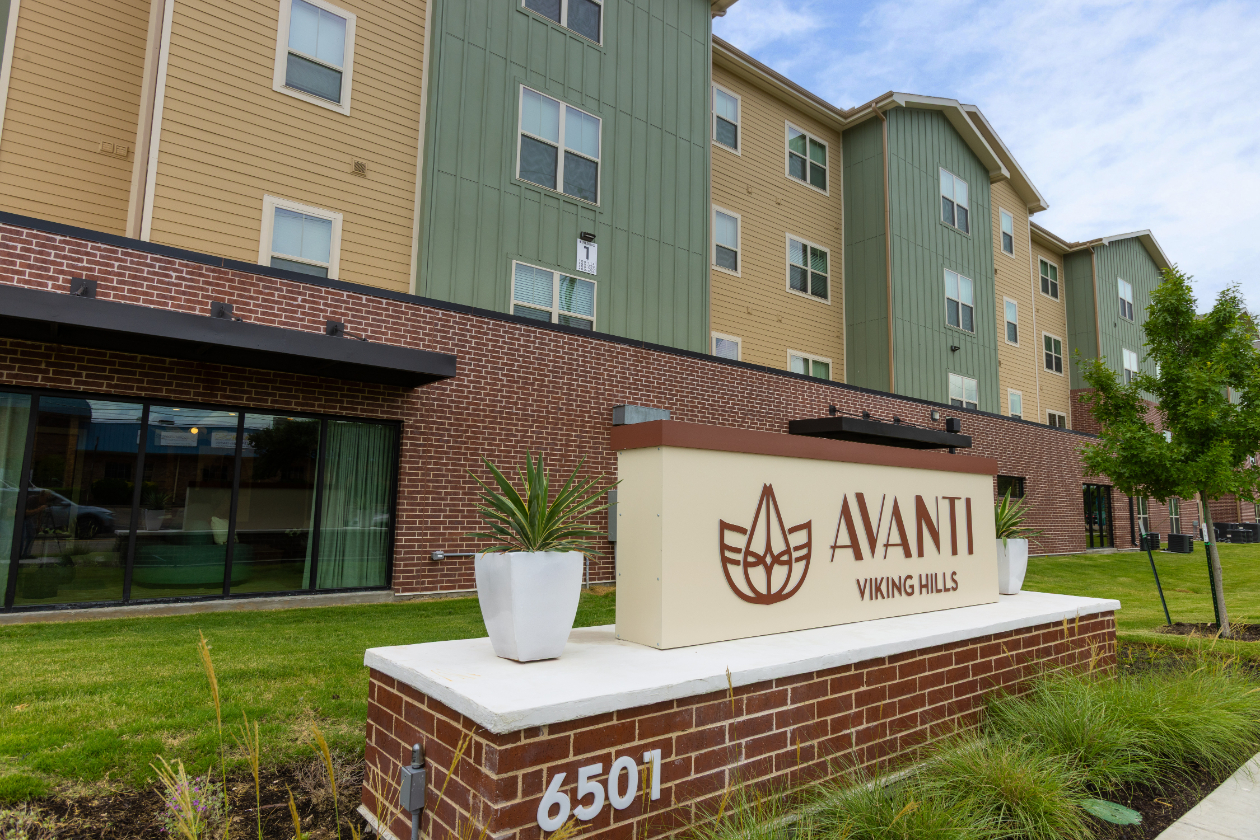 Avanti Viking Hills exterior sign