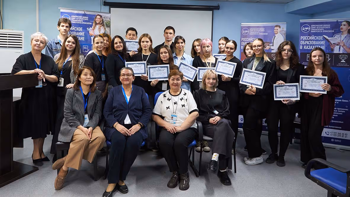 В составе преподавателей принимала участие в организации и проведении ко дню психолога