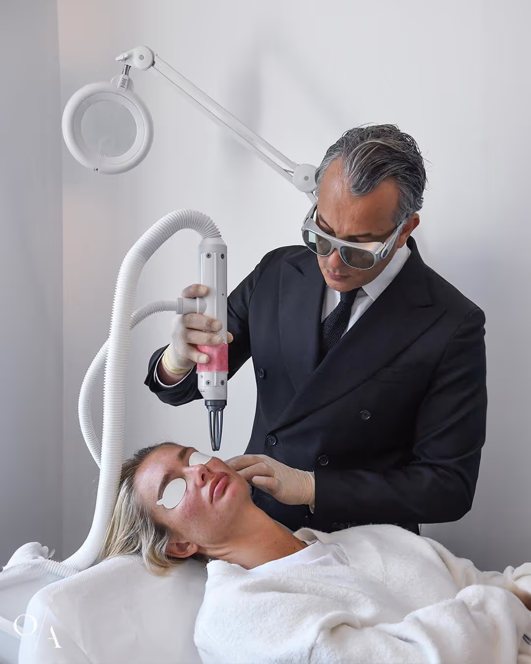 Dr. Olivier Amar treating a patient with the Aerolase Neo.