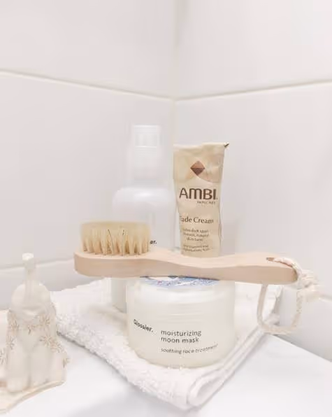 Dr. Henry says that if a 2% formula isn't working, she will try a 4% hydroquinone gel on patients in her office. She likes the formulation because it absorbs readily and works quickly.Get it from Amazon for $8.10.