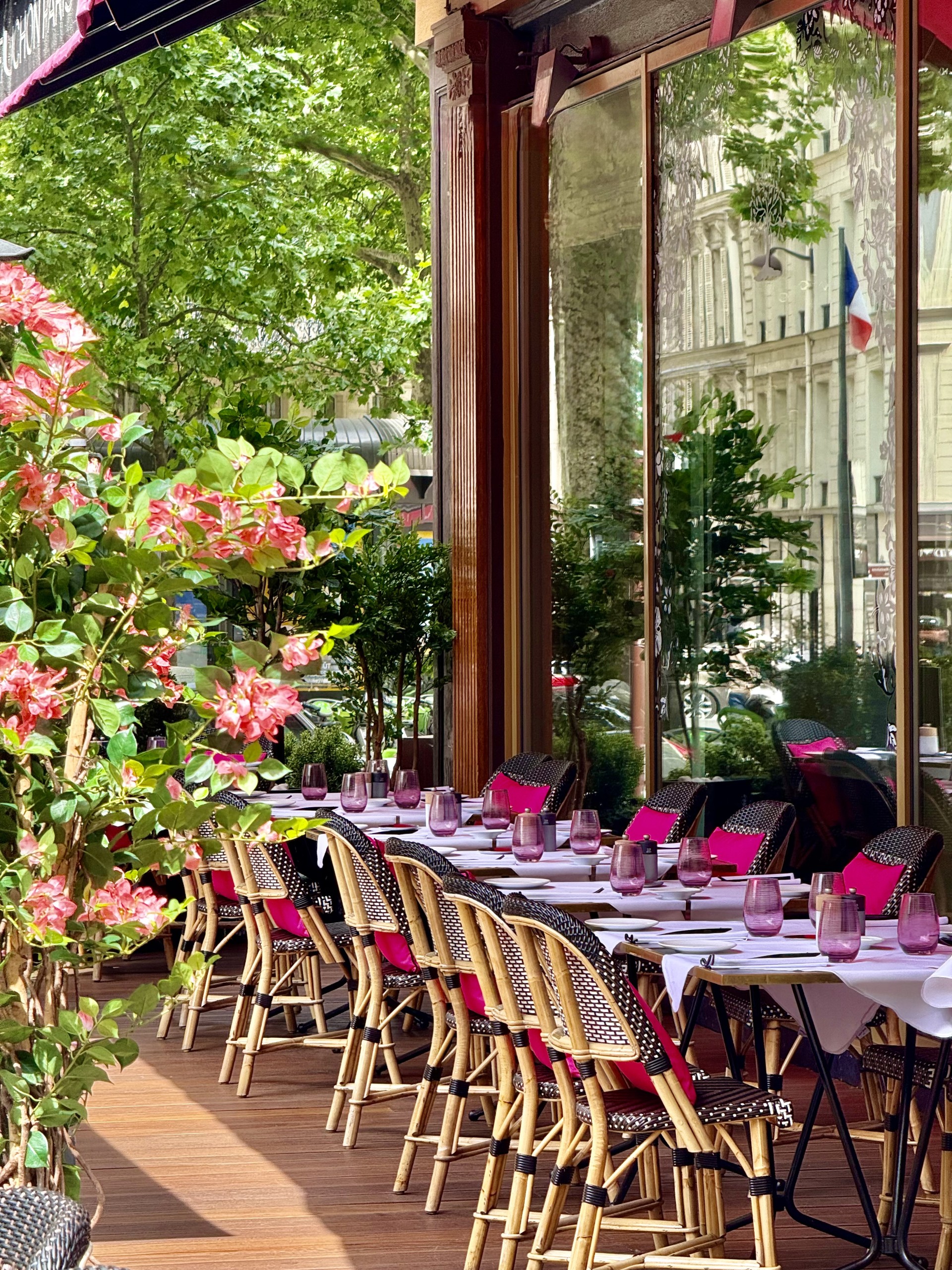 Elegant terrace of the 5-star hotel in Paris, offering a refined setting and cosy atmosphere near the Madeleine.