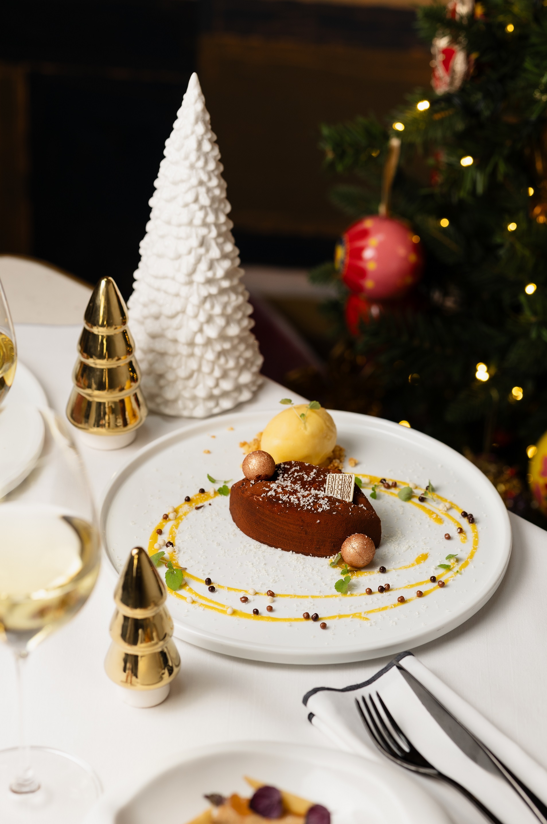 Christmas Lunch 2025 Fauchon L'Hôtel Paris 8 - an exceptional meal in a festive and elegant setting