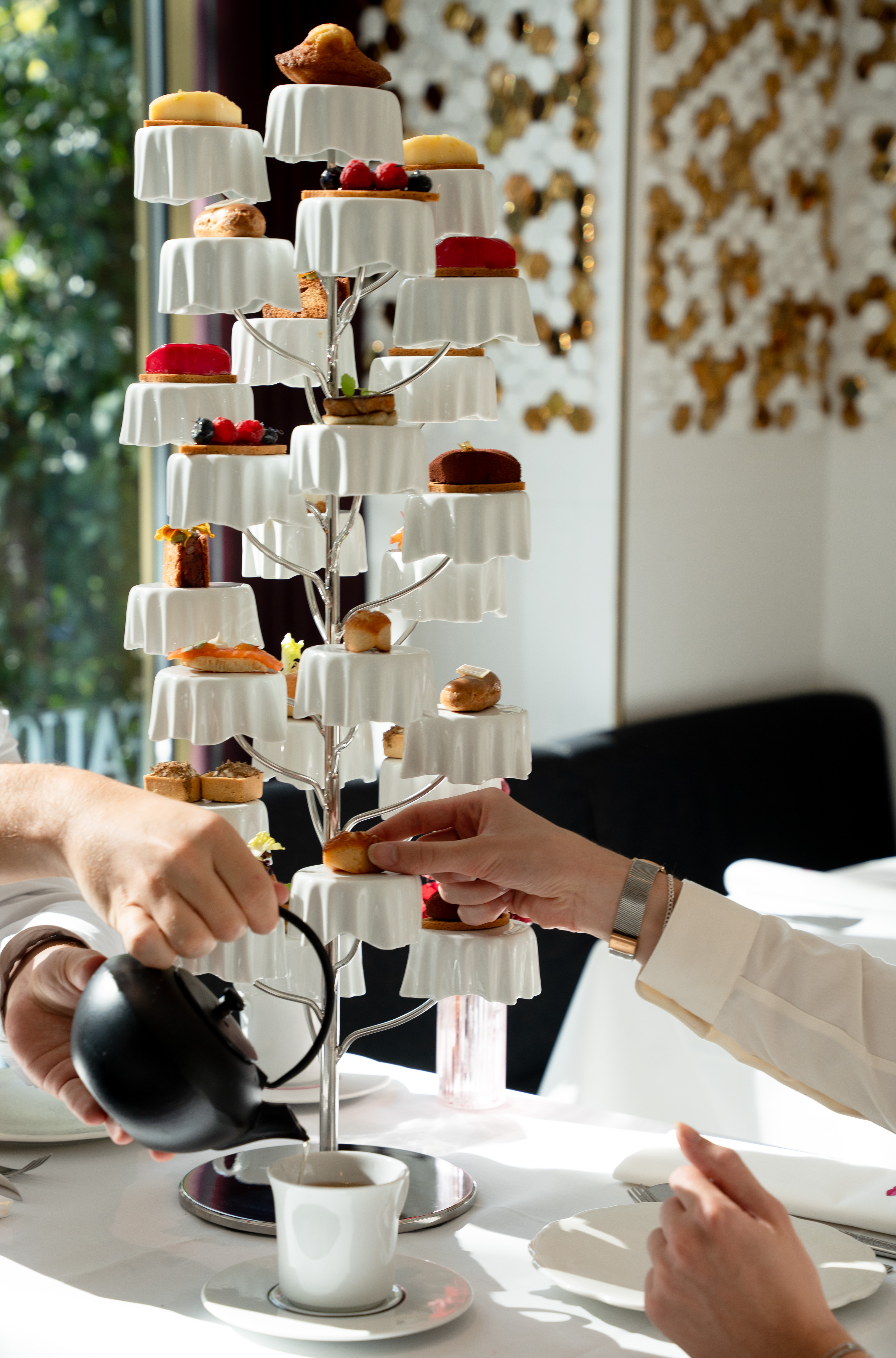 Five O’Clock Tea de Fauchon L’Hôtel Paris servi sur l’Arbre à BISOU