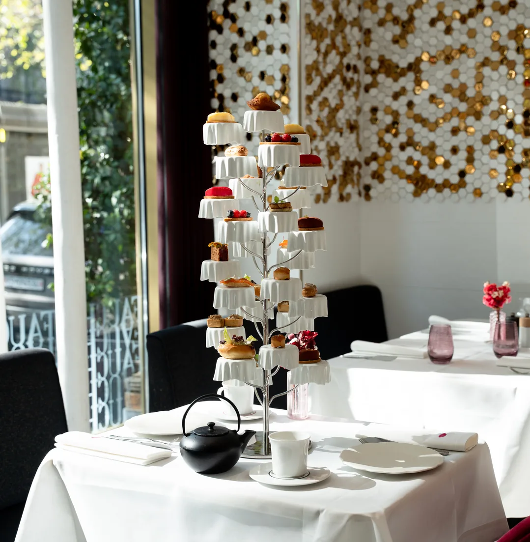 Five O’Clock Tea de Fauchon L’Hôtel Paris servi sur l’Arbre à BISOU
