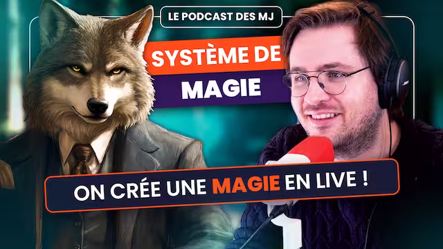 Un homme souriant portant un casque avec microphone rouge, à côté d'une image d'un loup en costume, avec le texte « Le podcast des MJ, Système de magie, On crée une magie en live ! ».
