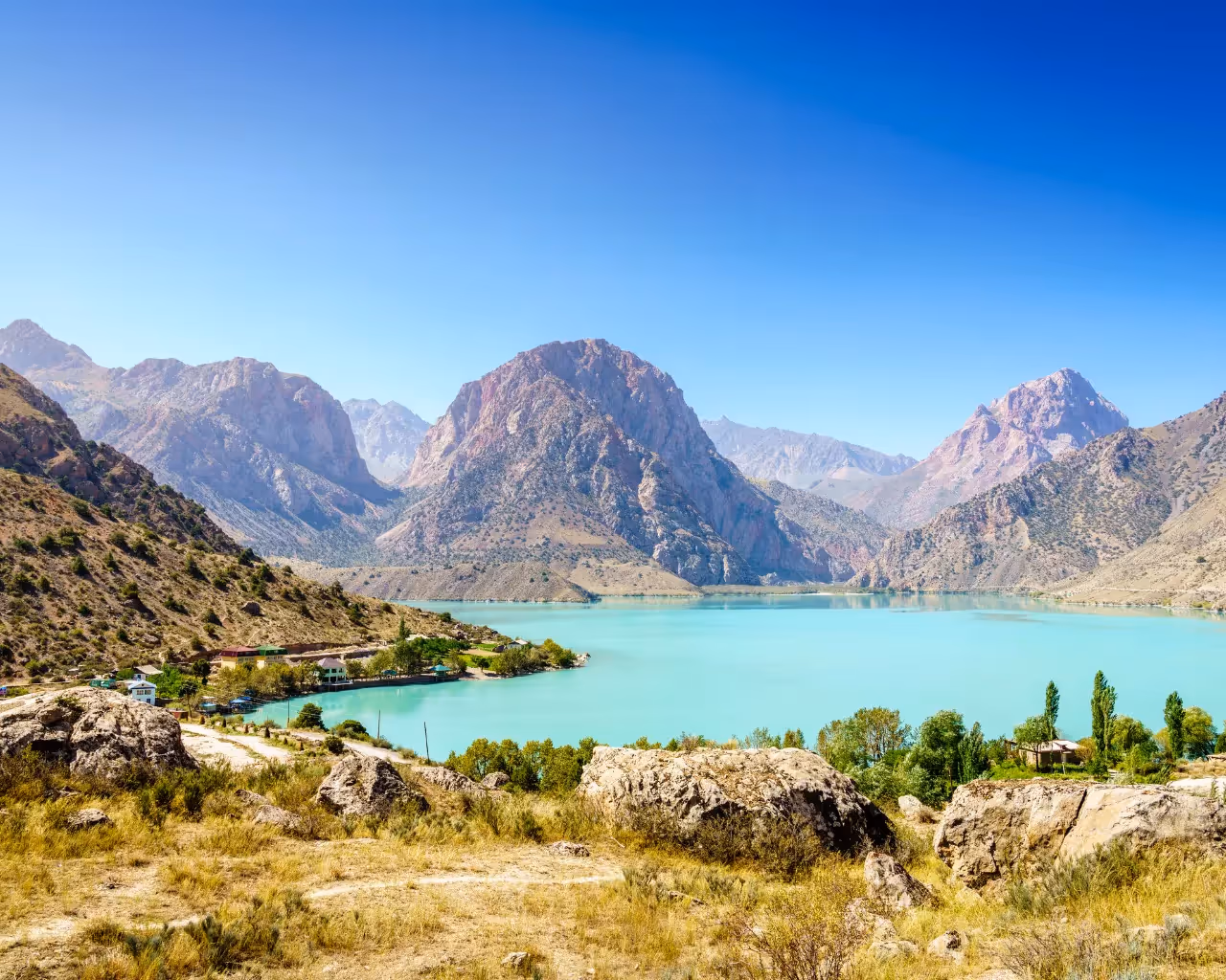 The turquoise Iskanderkul Lake, surrounded by the scenic peaks of Tajikistan’s Fann Mountains.