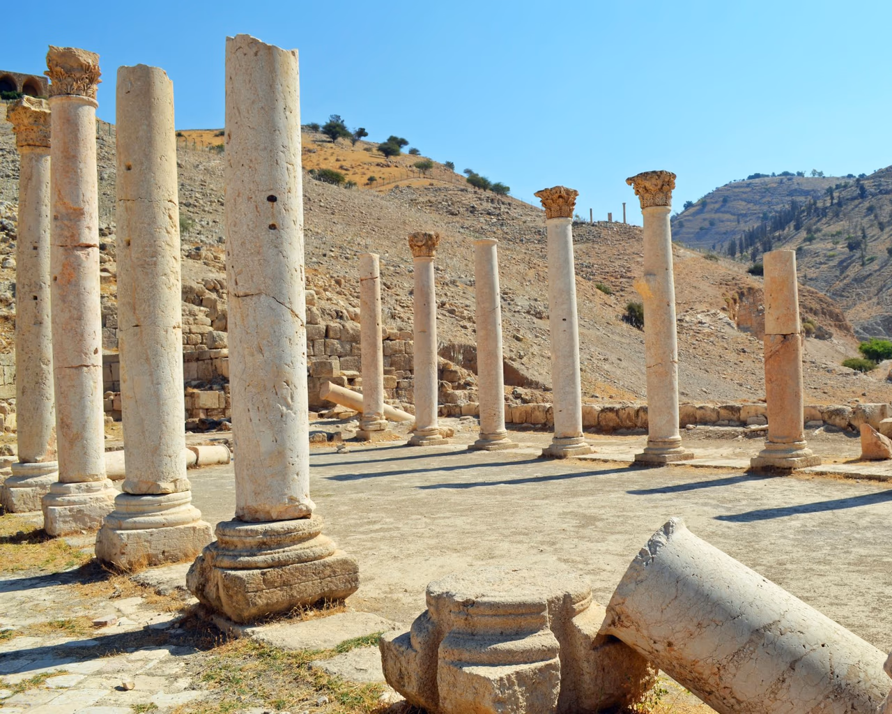 Ancient ruins and standing columns in Pella, Greece – Hellenistic heritage in sunlit hills.