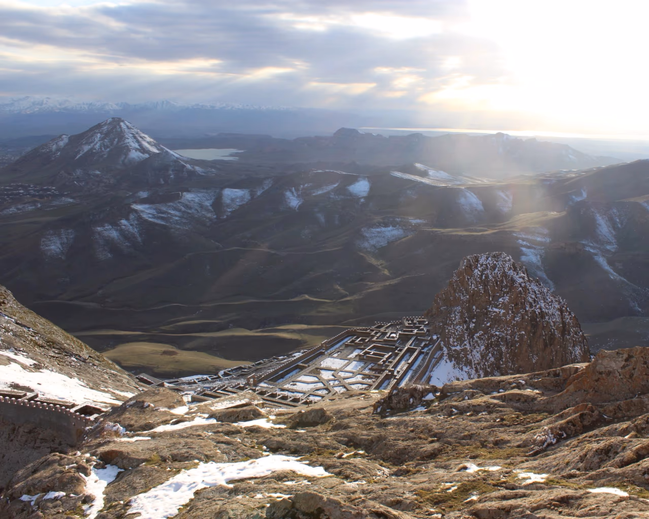 Snowy Alinja Castle ruins sit on a dramatic cliff above Nakhchivan’s rugged peaks.