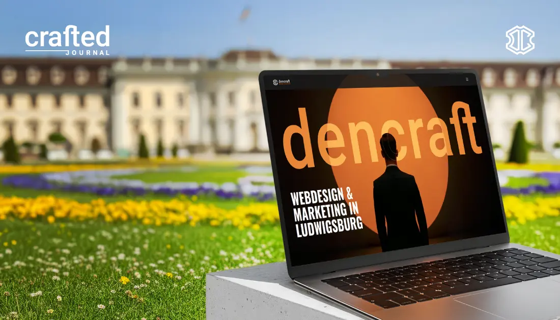 Titelbild fürs crafted journal von dencraft: Laptop mit dencraft-Website vor dem Residenzschloss; dencraft Webdesign Ludwigsburg – „Mehr Anfragen, weniger Aufwand“.