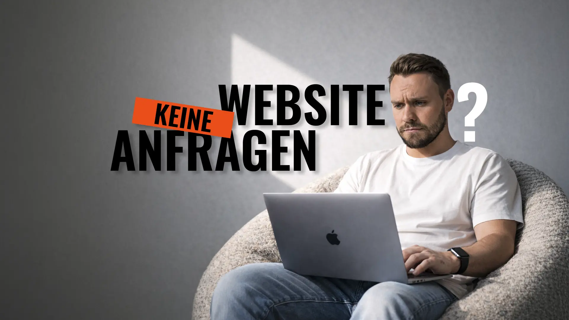 Titelbild zum dencraft Guide Website keine Anfragen: besorgter Mann am Laptop, der nach Ursachen und Fixes für mehr Anfragen sucht (2026).