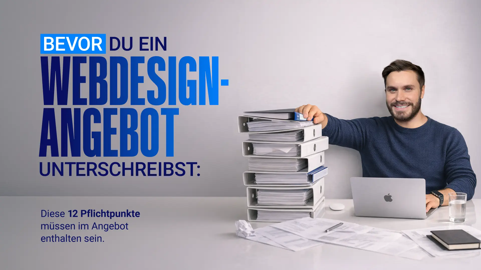 Titelbild zum Guide 2026 „Bevor Sie ein Webdesign-Angebot unterschreiben: 12 Pflichtpunkte“ – Mann am Schreibtisch mit Aktenstapel und Laptop, dencraft werbeagentur.