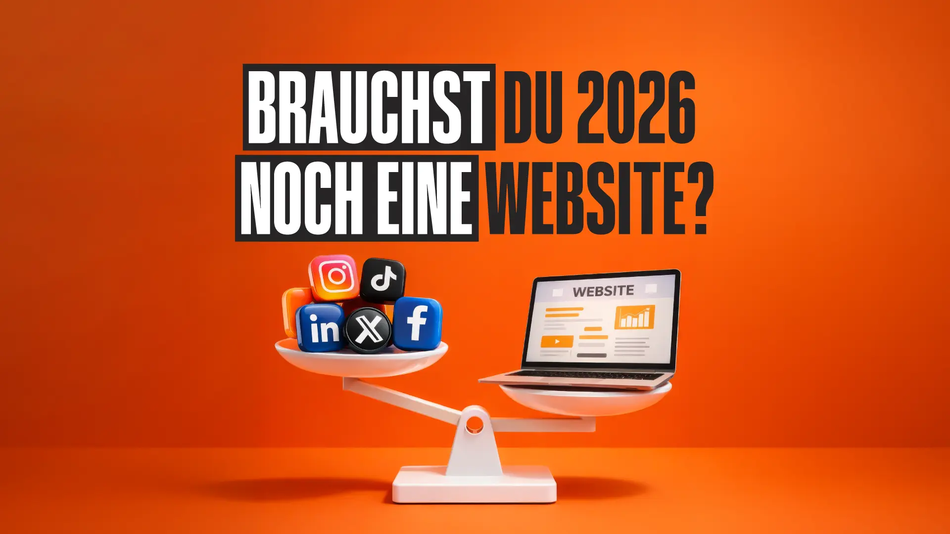 Geschäftsmann hält Smartphone mit Social Media und Laptop mit Website, Fragezeichen schwebt darüber – symbolisiert die Entscheidung zwischen Social Media und eigener Homepage 2026