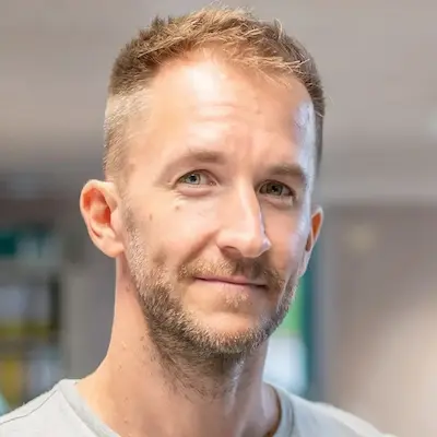 Kundenstimme von Julian Rapp, Inhaber von Rapp Mediaprint in Urbach, zum Webdesign- und WordPress-Projekt von dencraft