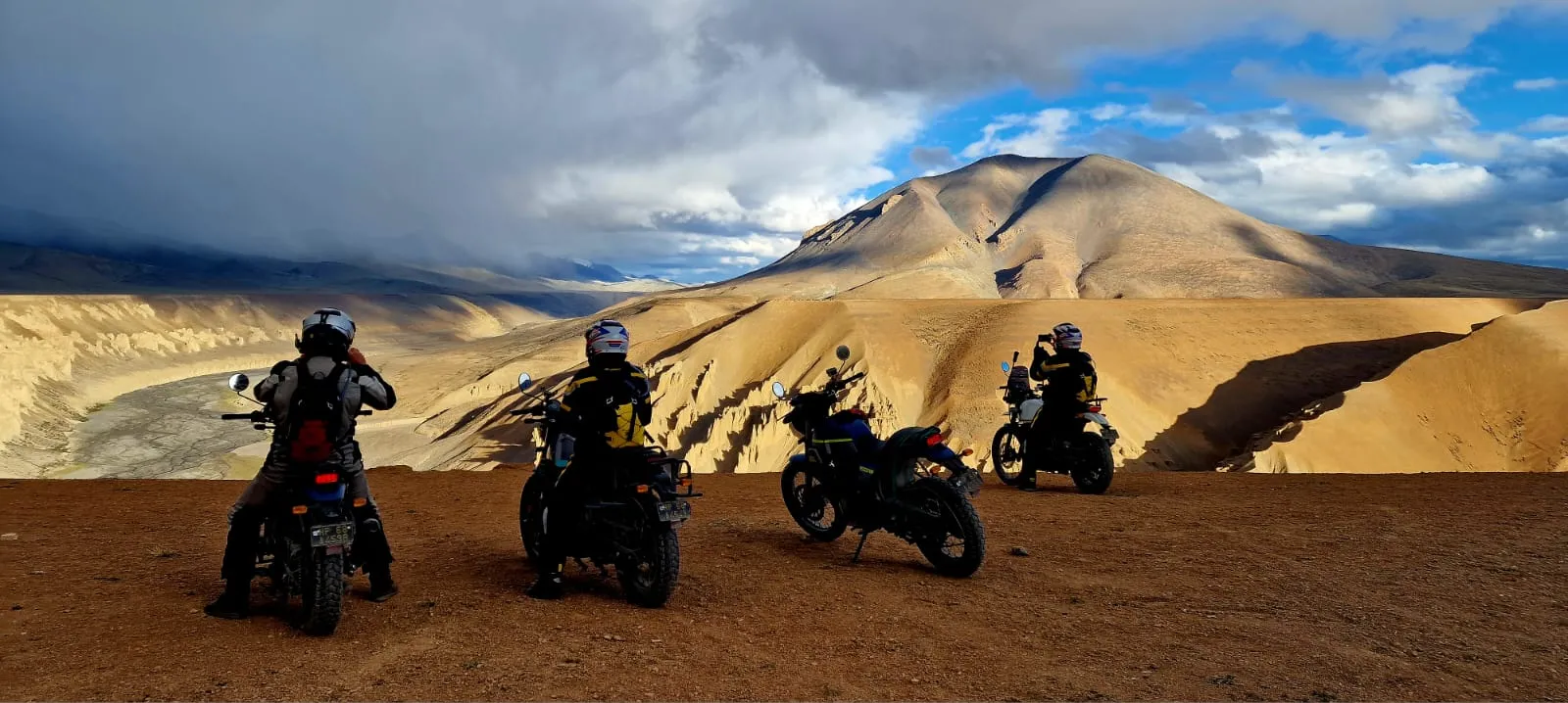 Motorbikes on platou