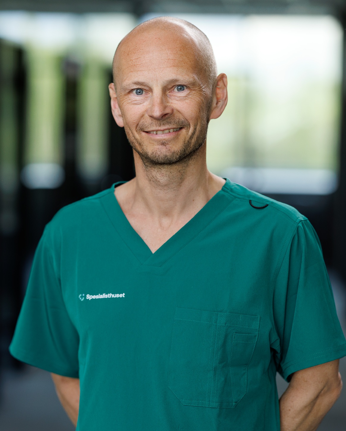 Jon Backer Hjorthaug – Spesialist i generell og gastrokirurgi