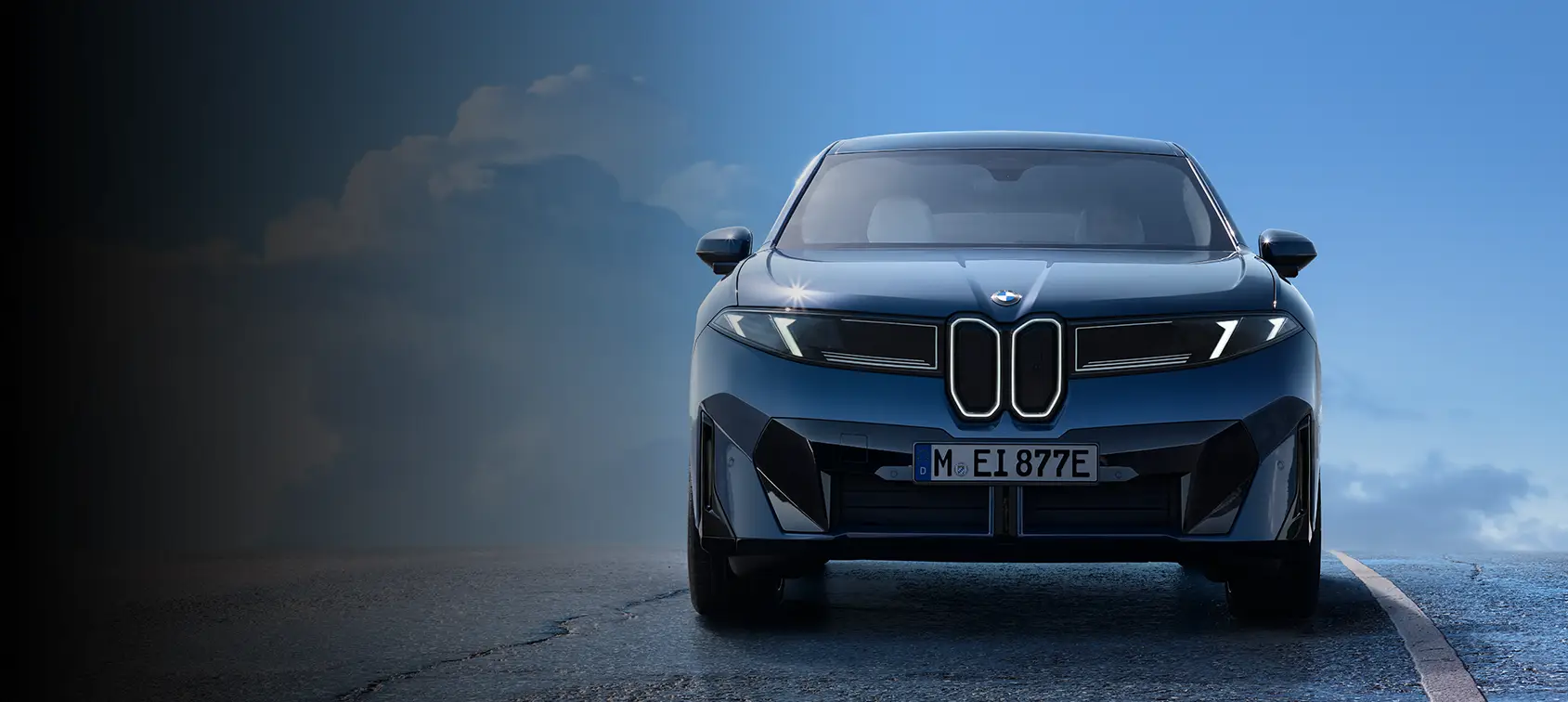 Der neue BMW iX3 in Ocean Blue vor blauem Himmel – BMW Wolter & Steiner in Neubrandenburg, Waren und Prenzlau