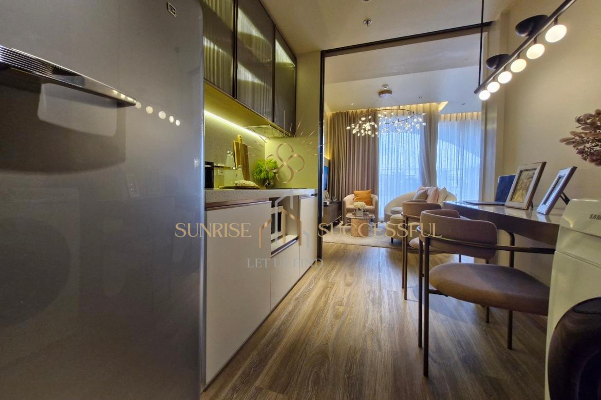 Resort-style swimming pool Jomtien beachfront condo building