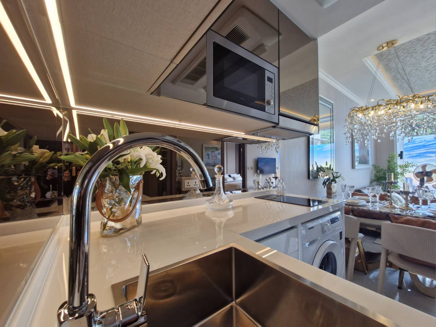 Ground pool Riviera Santa Monica resort-style facilities