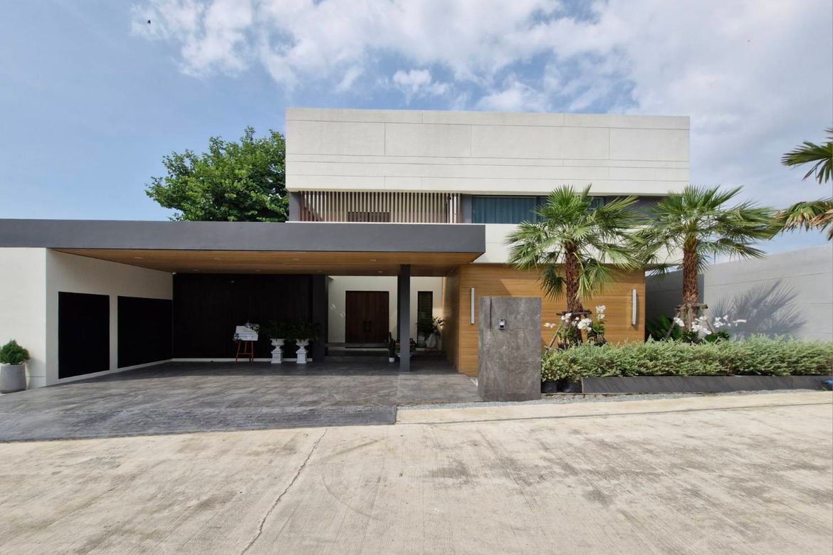 Luxury Pool Villa Exterior in Khao Noi, Modern Architecture