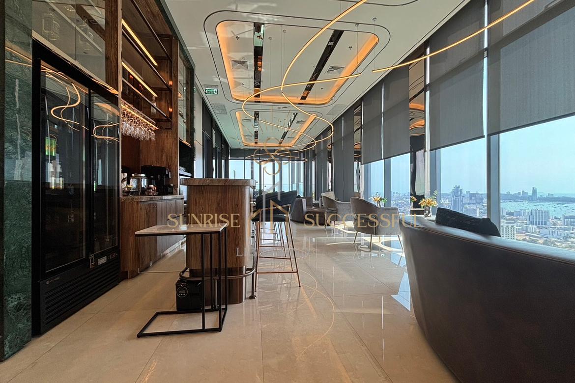 1BR Condo Central Pattaya, City Views