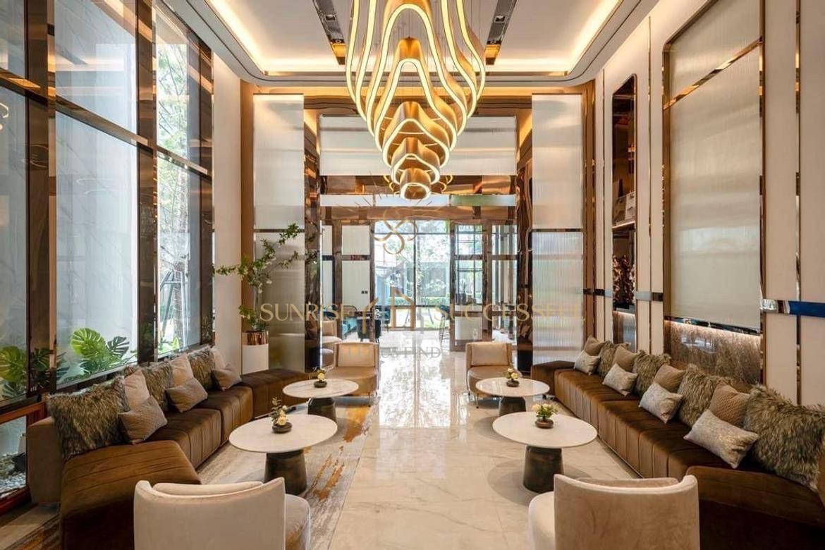 Island Studio in Central Pattaya, Tropical Living