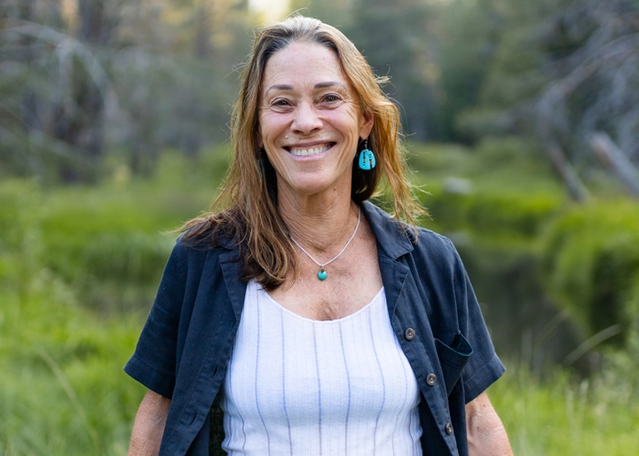Barbi Buckles in a grassy meadow looking at the camera
