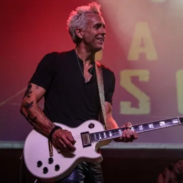wes with guitar