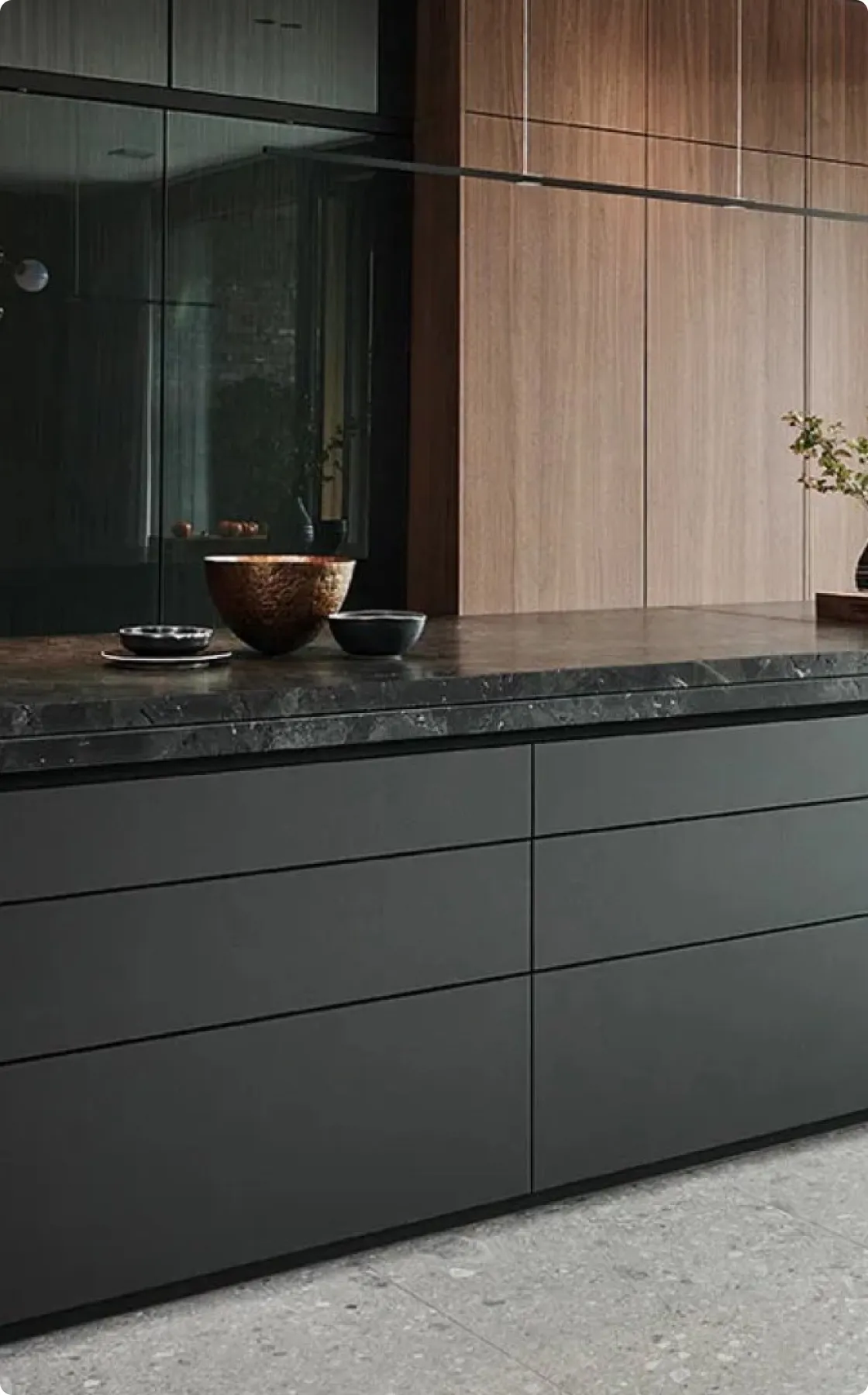 Cuisine Haute qualité Rochecorbon - Fenix Nano noir - Placage bois massif Noyer - plan de travail pierre granit quartzite Negresco leather