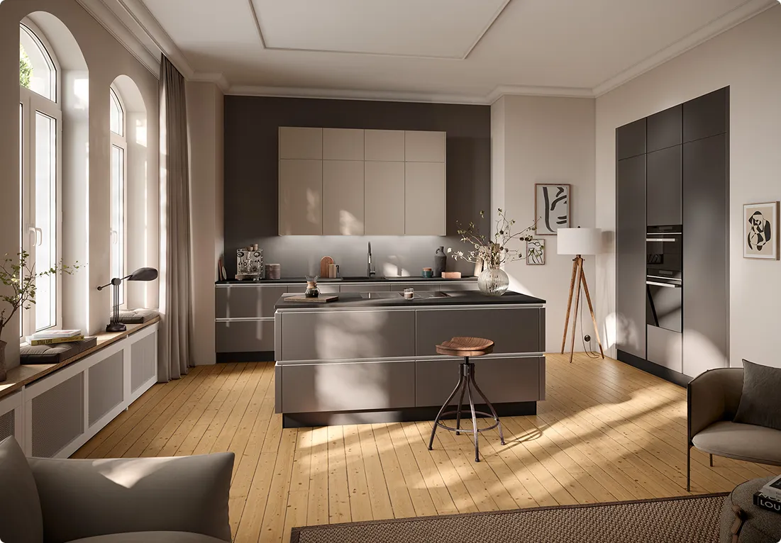 Cuisines luxueuses équipées et aménagées sur mesure à Tours en Indre-et-Loire (37) facade grise et sans poignée noire plan de travail noir, moderne, îlot, décoration, architecturale, l'atelier du cuisiniste Tours