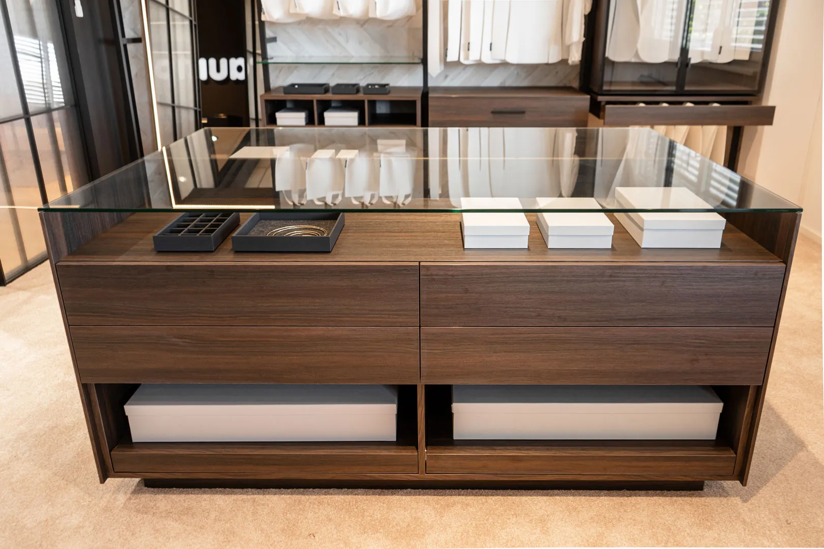 Agencement-commerce-premium-Fondettes-l-atelier-du-cuisiniste-boutique-vetement-institut