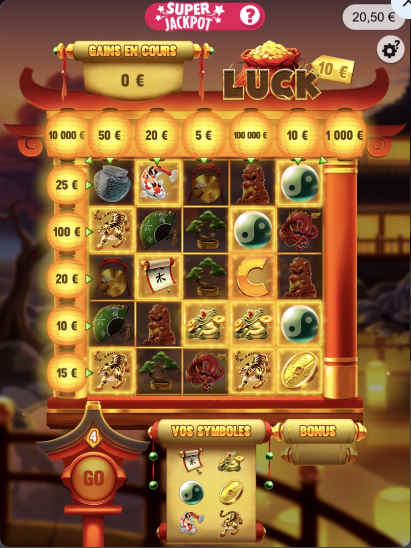 Étape 3 d'Asian Luck : la grille de jeu 5x5 est affichée, avec 4 lancers restants sur le bouton 'GO' et les symboles du joueur en bas.