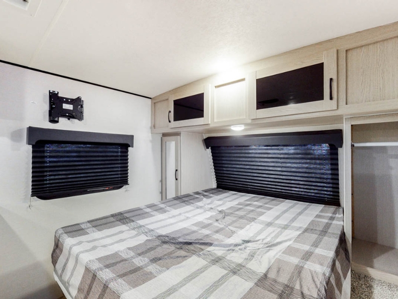 USED 2023 Apex Nano 187RB (Off Grid Package)