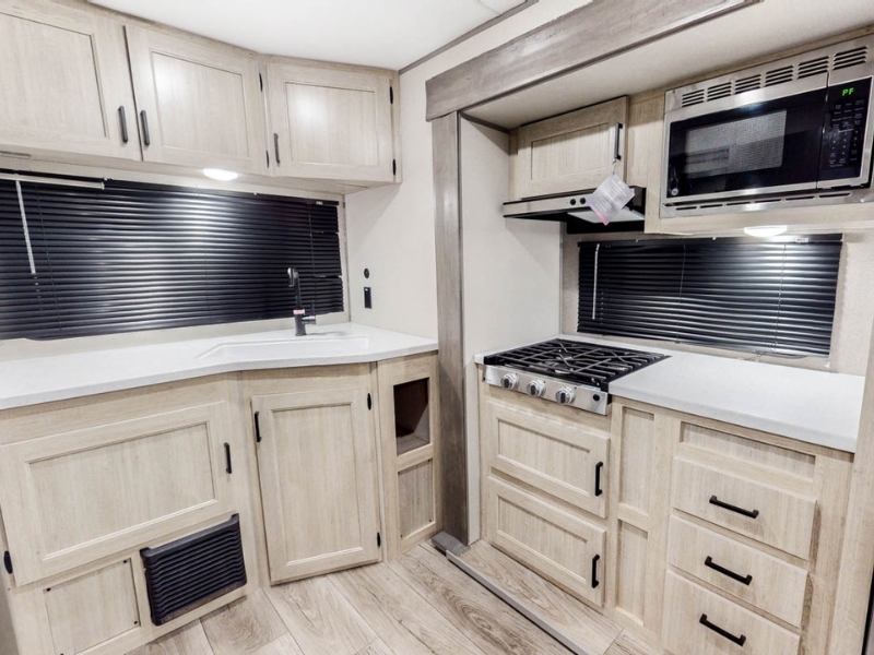 2026 Catalina 221MKE- Off Grid (Summit Series-8)