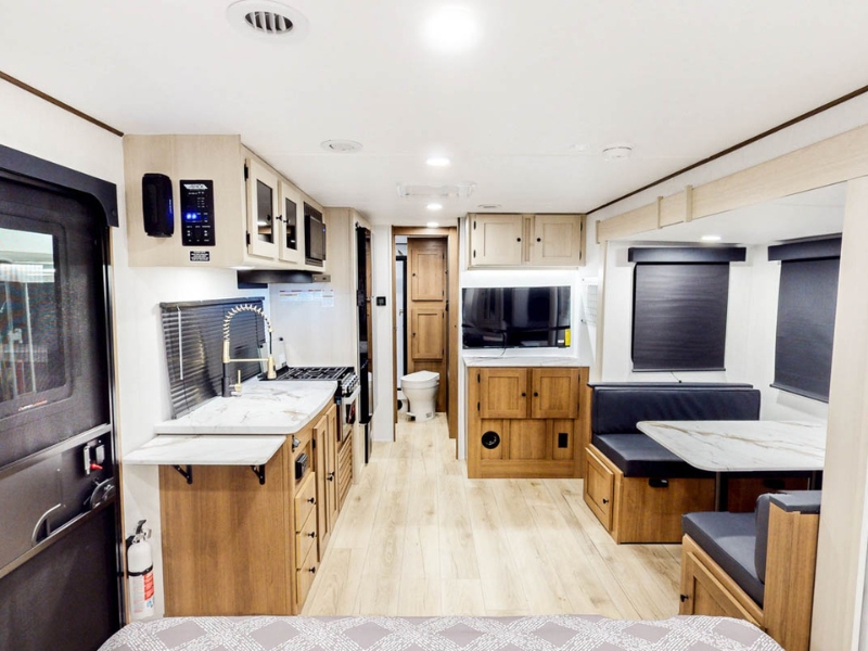 2026 Apex Ultra Lite 241BHS