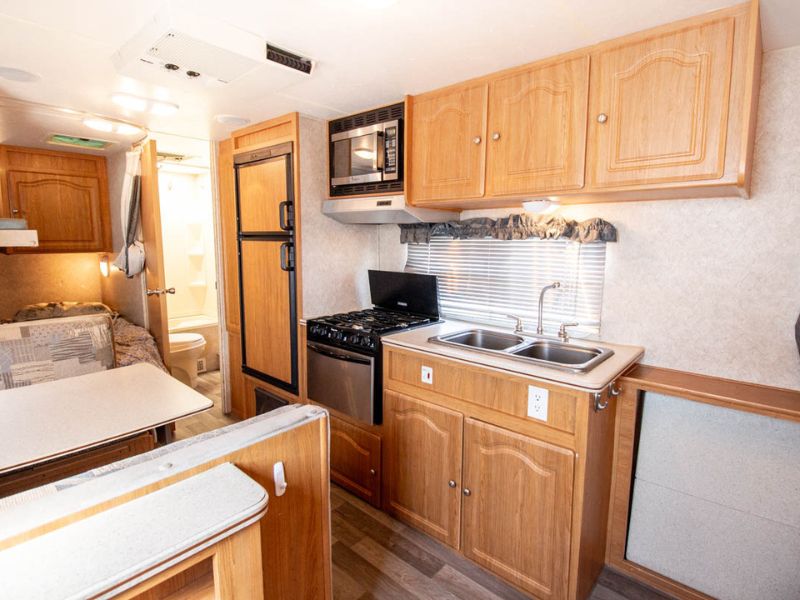 CONSIGNMENT: USED 2007 Surveyor SV234