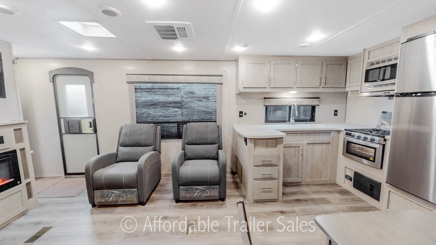 CONSIGNMENT: Used 2022 Catalina 303RKDS- Off Grid (Legacy Series)