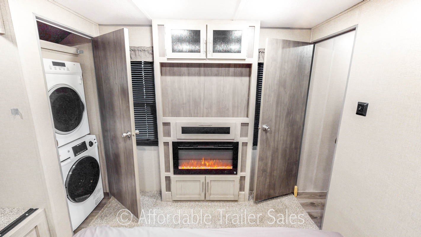 CONSIGNMENT: Used 2022 Catalina 303RKDS- Off Grid (Legacy Series)