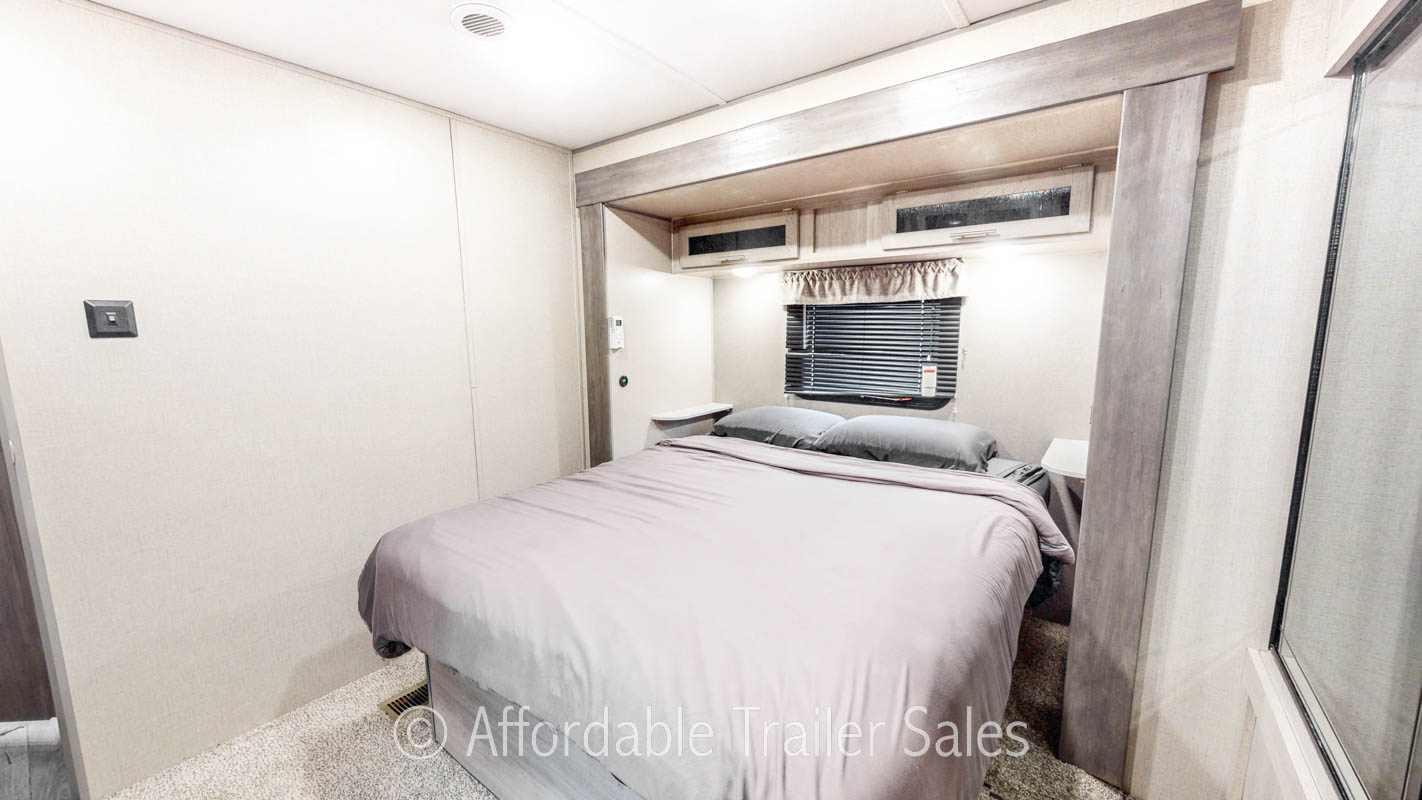 CONSIGNMENT: Used 2022 Catalina 303RKDS- Off Grid (Legacy Series)