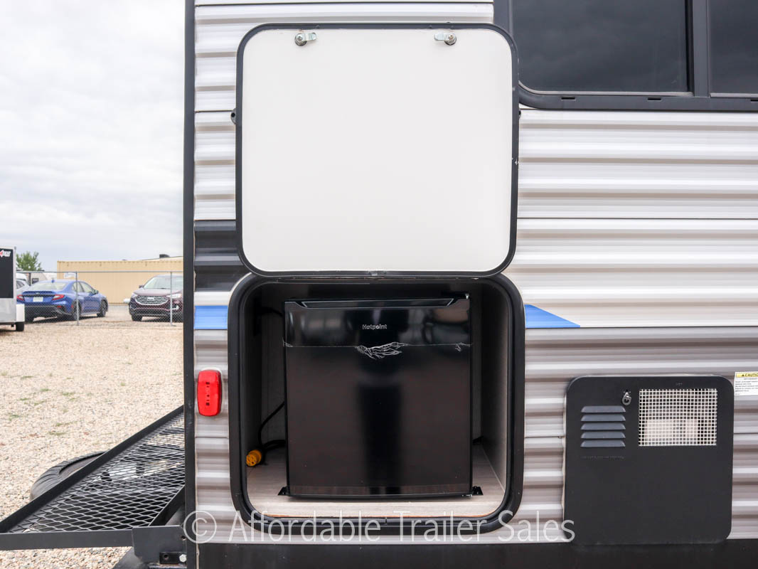 CONSIGNMENT: Used 2022 Catalina 303RKDS- Off Grid (Legacy Series)