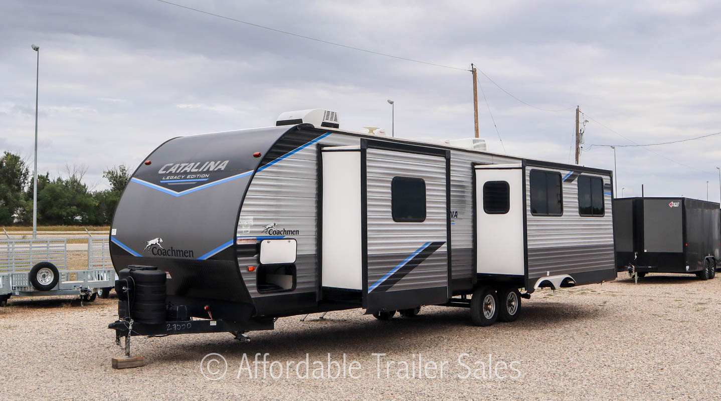 CONSIGNMENT: Used 2022 Catalina 303RKDS- Off Grid (Legacy Series)
