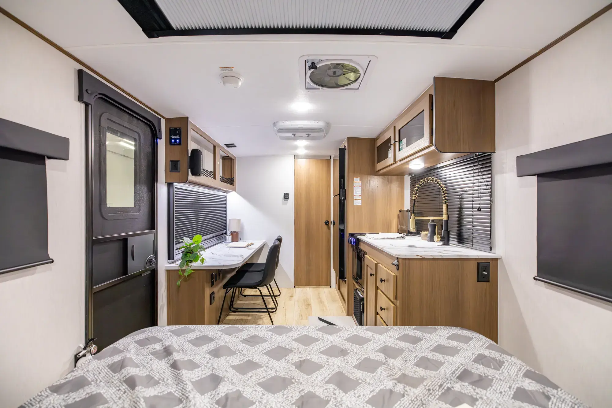2027 Apex Nano 181RB (Off Grid Package)