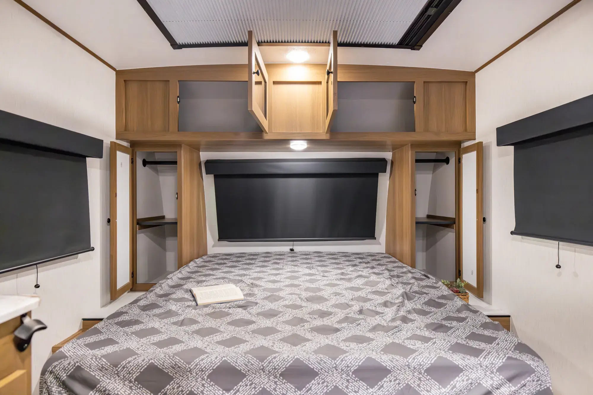 2027 Apex Nano 181RB (Off Grid Package)