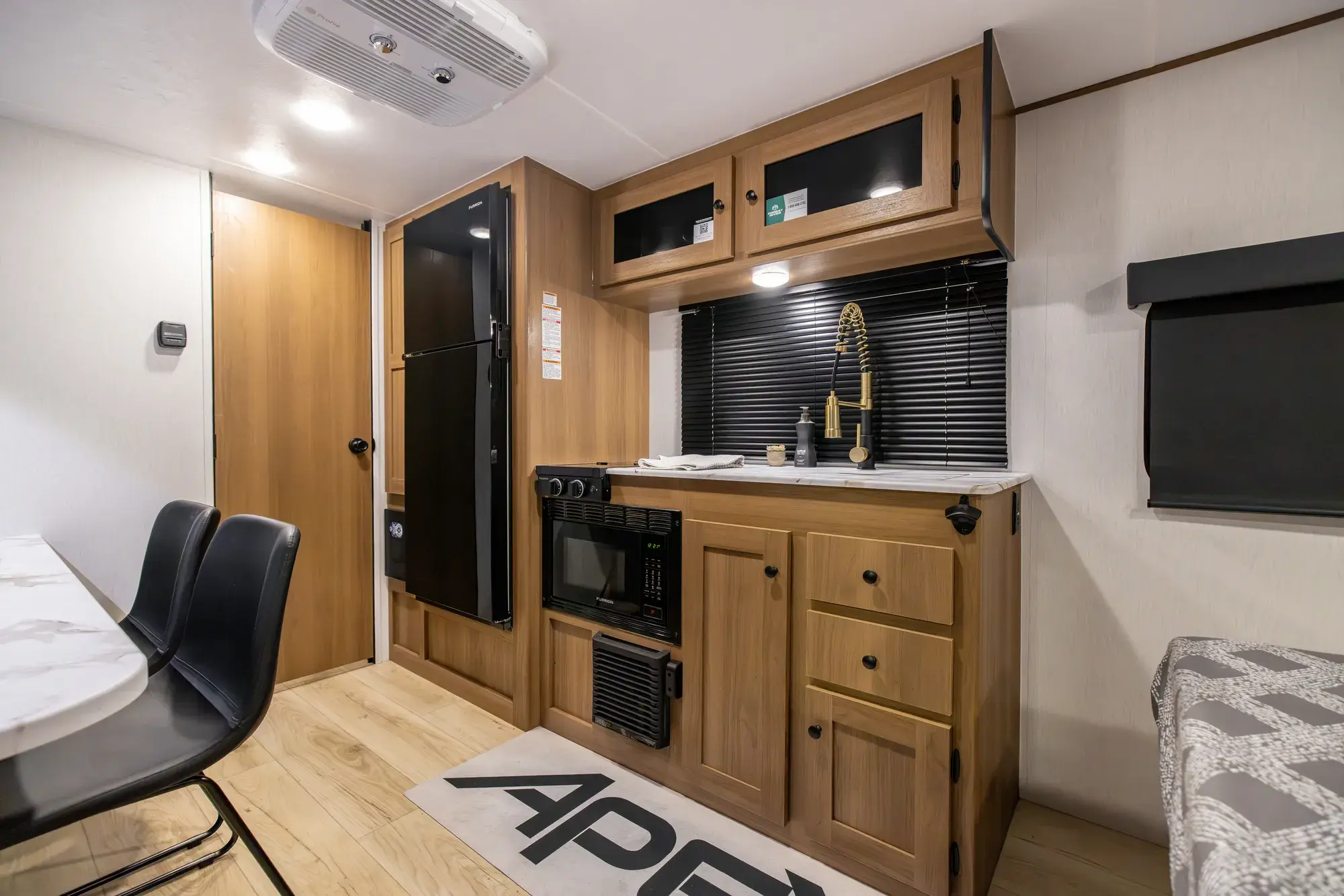 2027 Apex Nano 181RB (Off Grid Package)