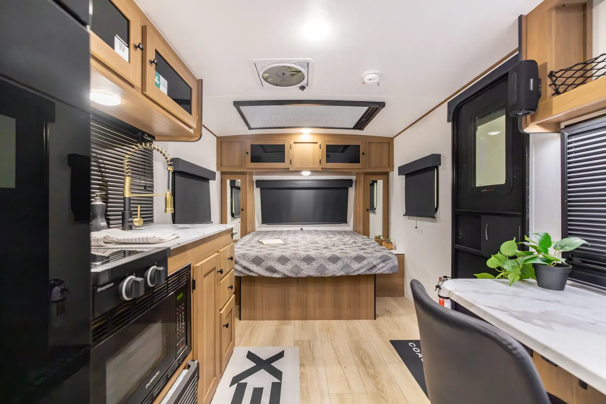 2027 Apex Nano 181RB (Off Grid Package)