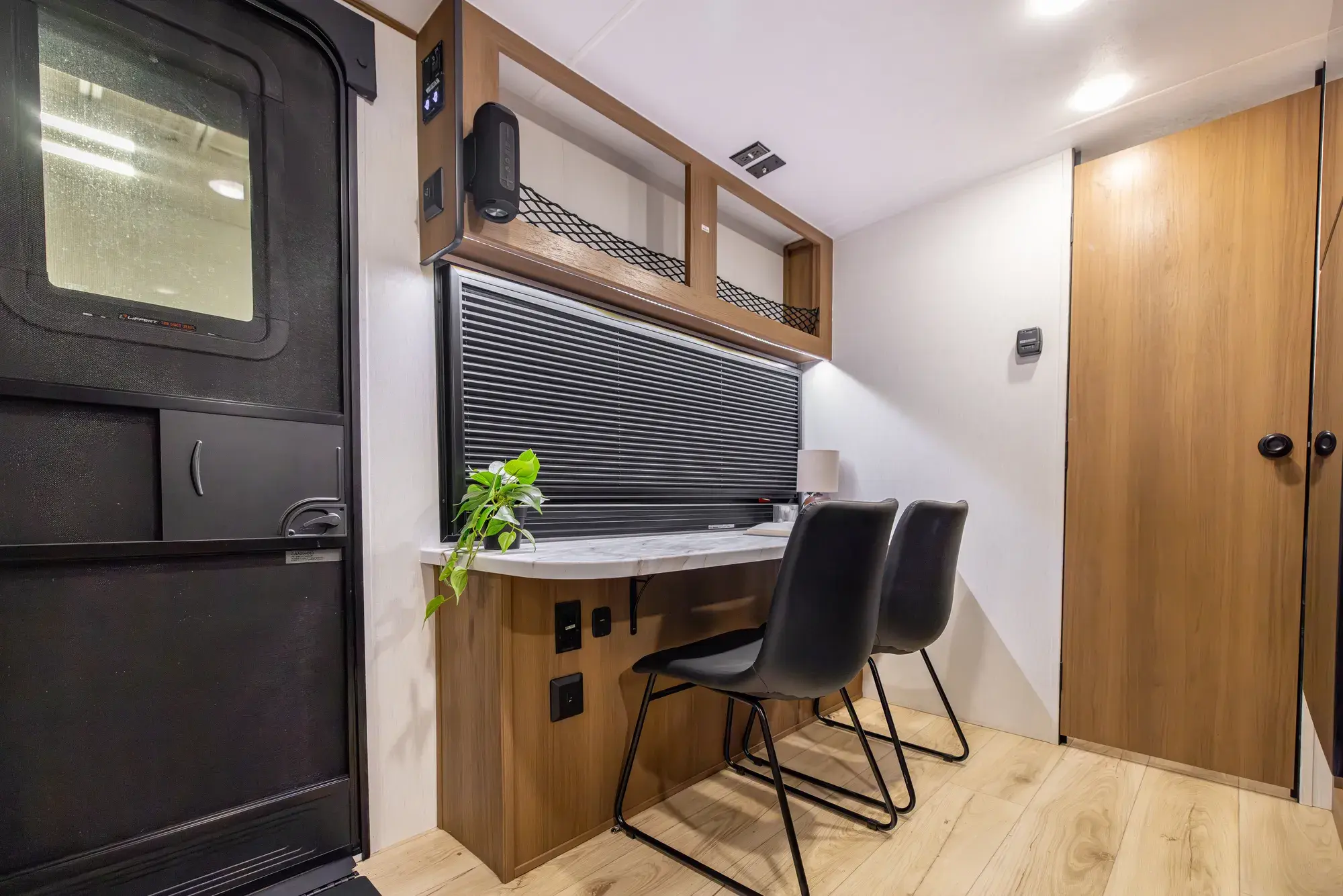 2027 Apex Nano 181RB (Off Grid Package)