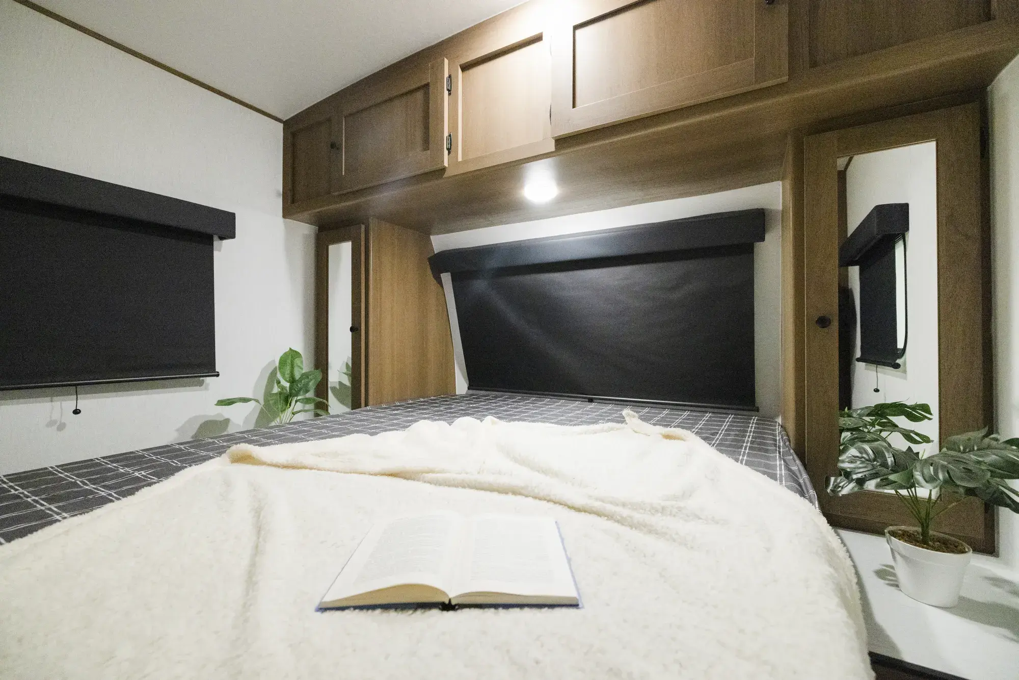 2027 Apex Nano 213RDS (Off Grid Package)