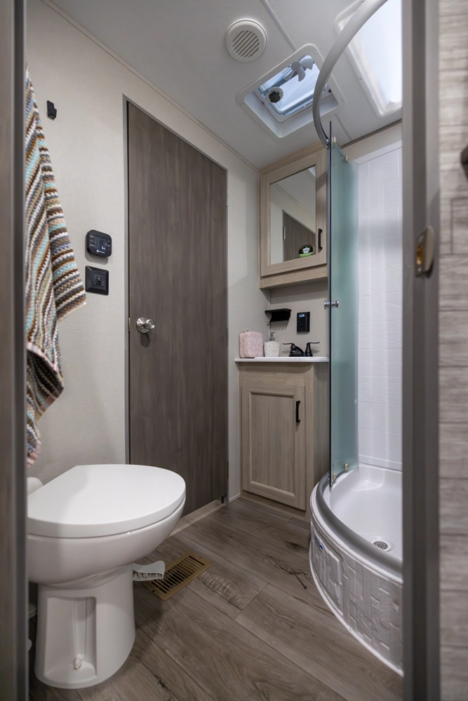 2027 Catalina Legacy 293TQBSCK